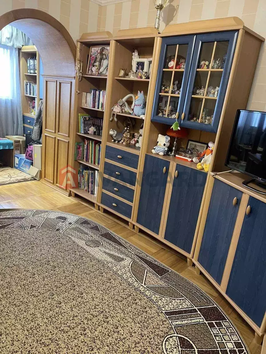 4 ��. ��������, 121/-/10 ��. �., 17/20 ������ ���� 6