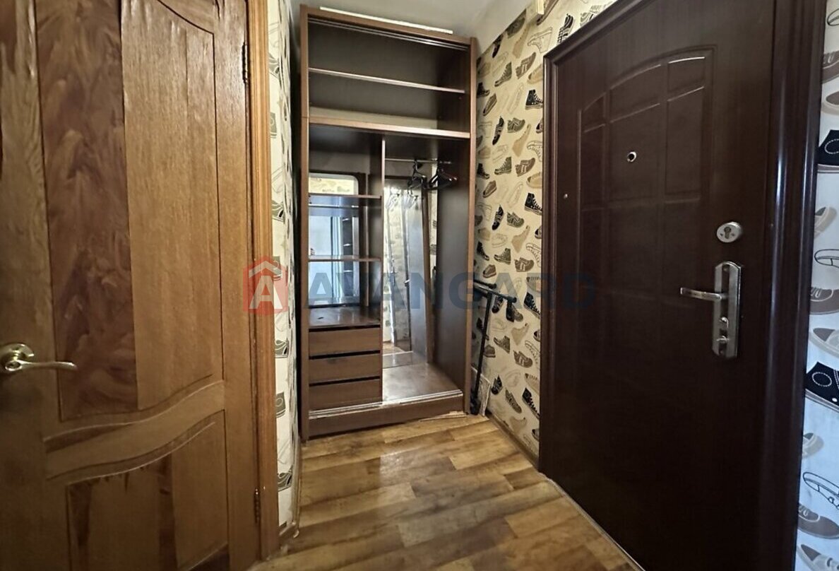 1 ��. ��������, 32/18/5 ��. �., 9/9 ������ ���� 8