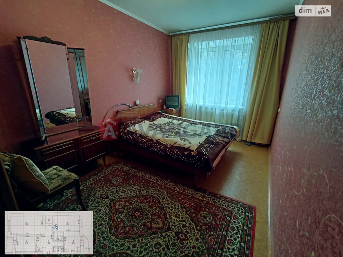 3 ��. ��������, 66/40/8 ��. �., 1/5 ������ ���� 13