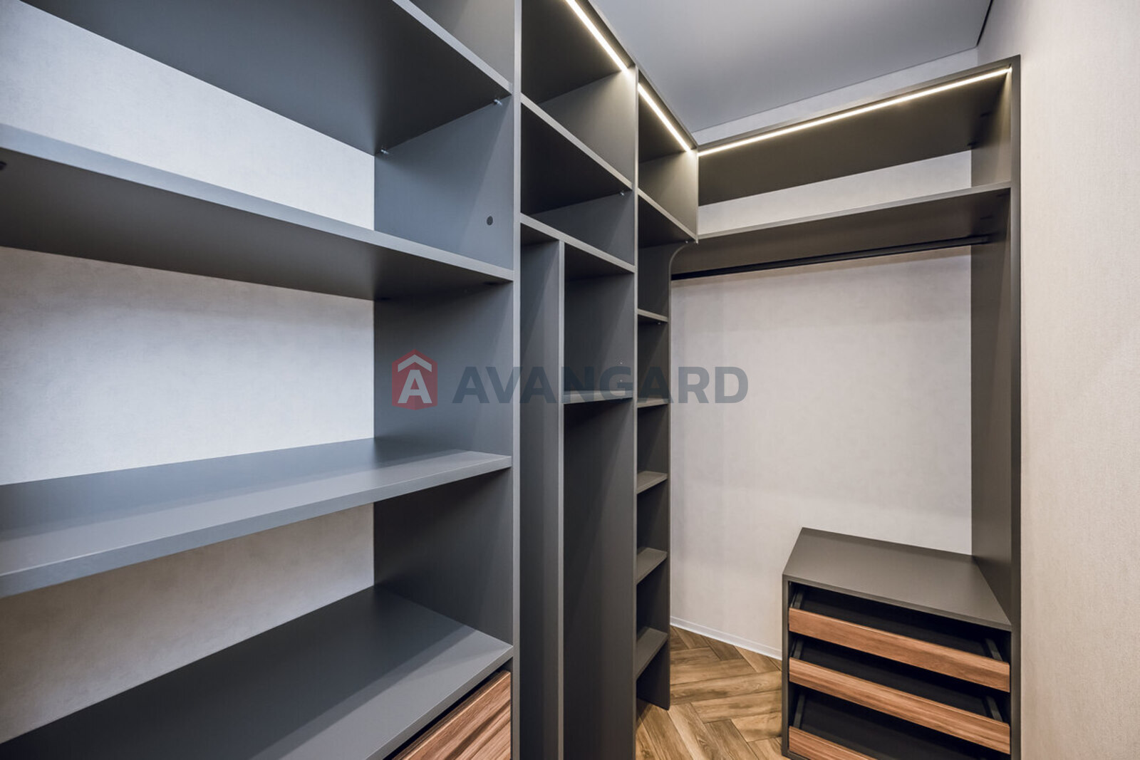 1 ��. ��������, 44/18/16 ��. �., 14/25 ������ ���� 28