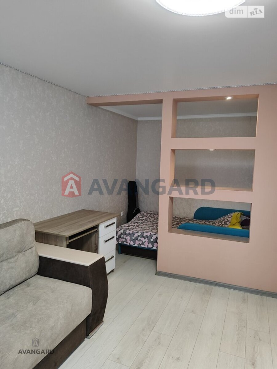 1 ��. ��������, 36/20/6 ��. �., 8/9 ������ ���� 11