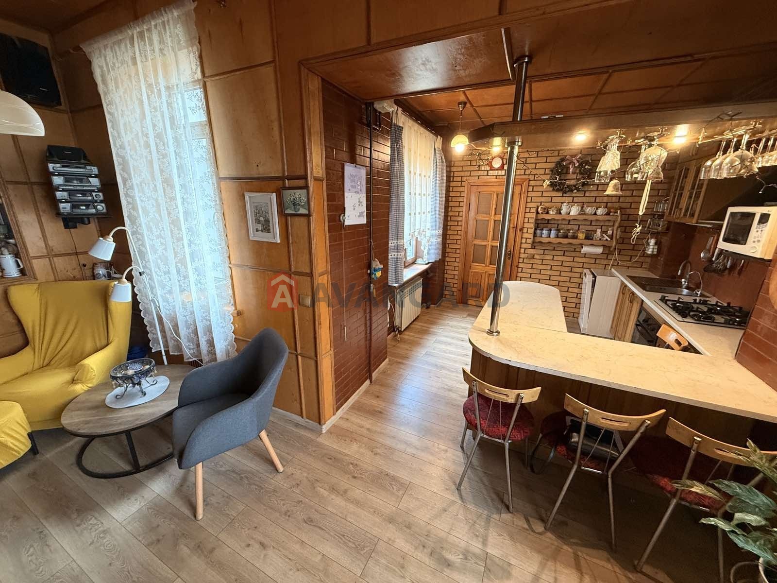 4 ��. ��������, 95/70/20 ��. �., 3/3 ������ ���� 10