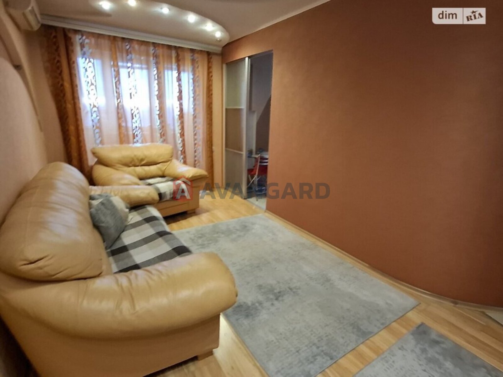 2 ����. ��������, 42/40/8 ��. �., 3/6 ���� ���� 1