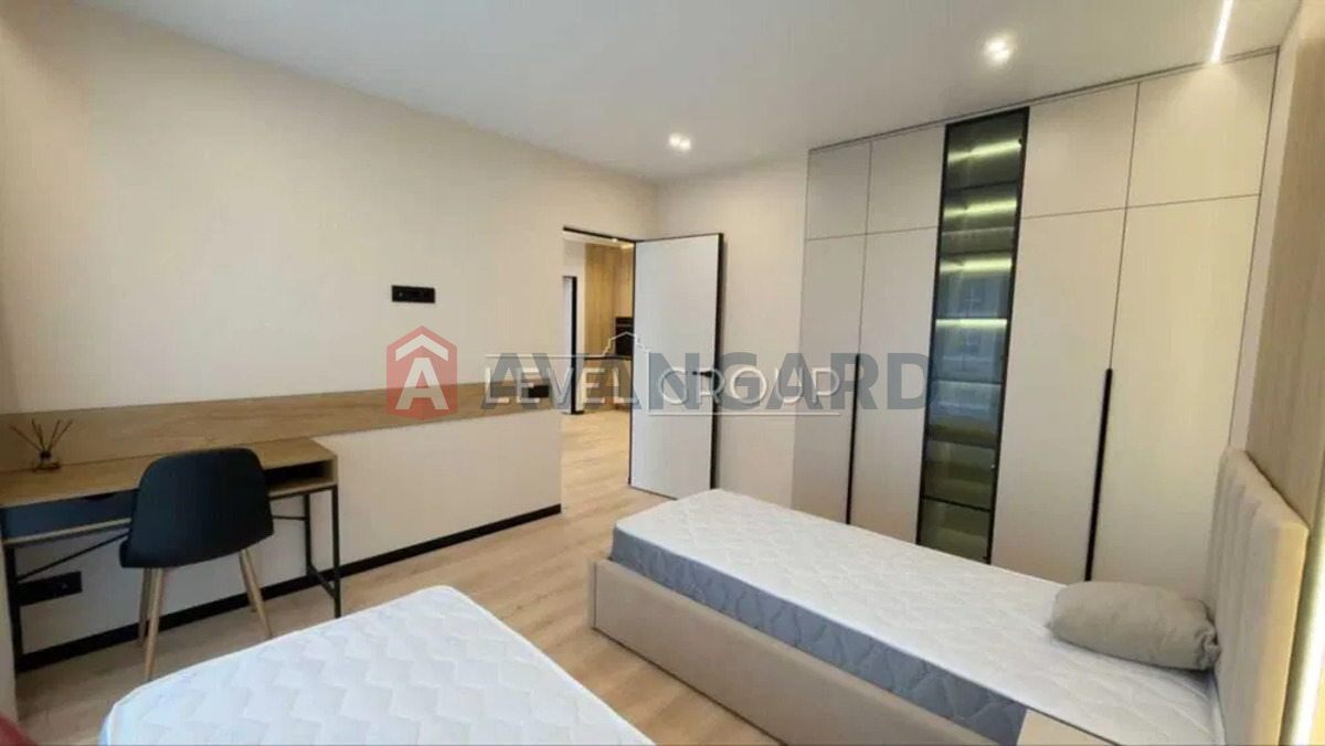 2 ��. ��������, 60/-/15 ��. �., 4/21 ������ ���� 9