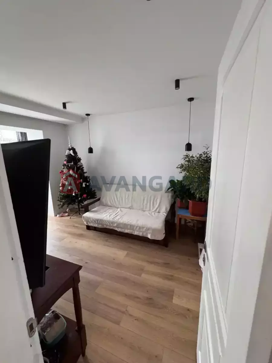 3 ����. ��������, 70/-/8 ��. �., 8/9 ���� ���� 6