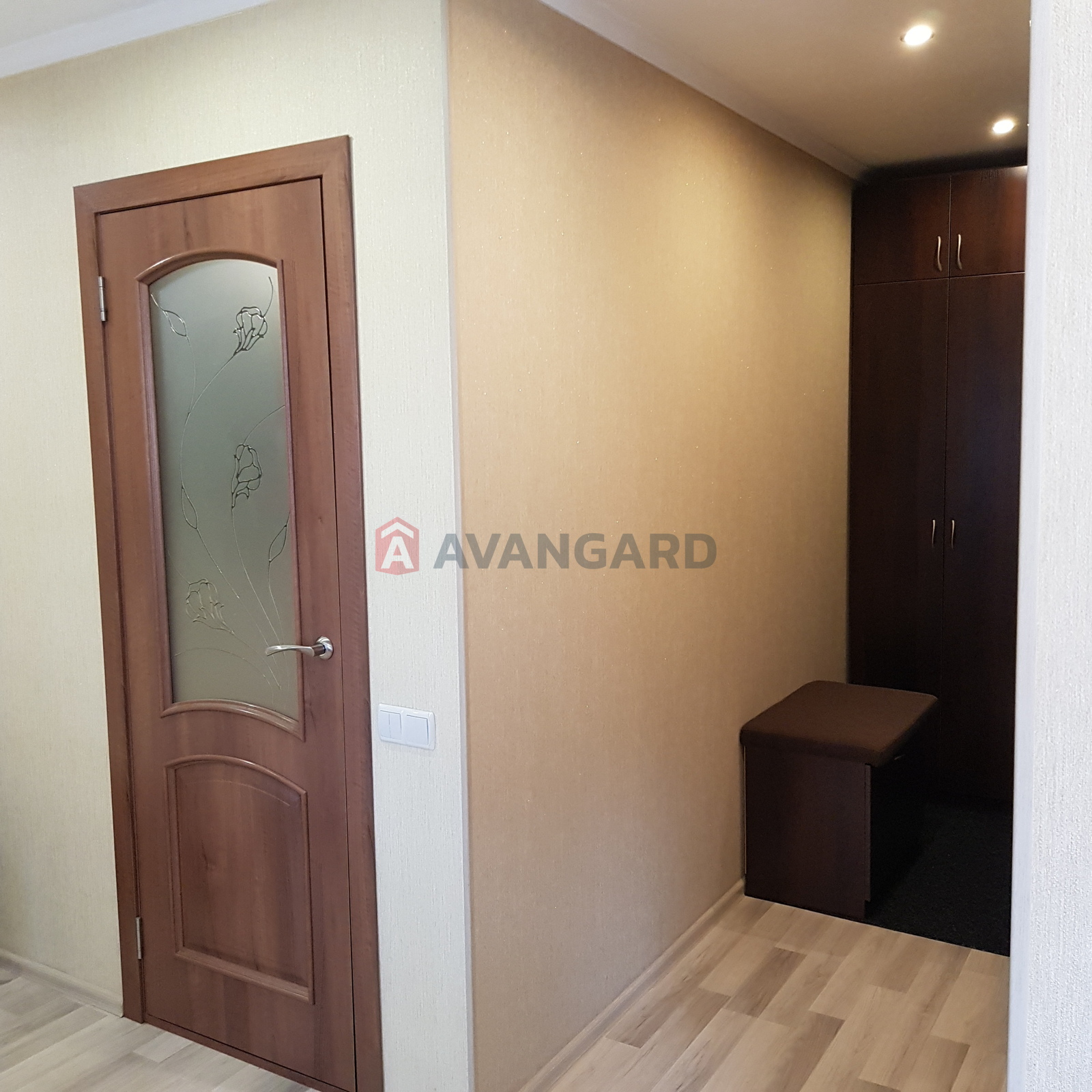 1 ��. ��������, 29,3/17,5/4,4 ��. �., 5/5 ������ ���� 15