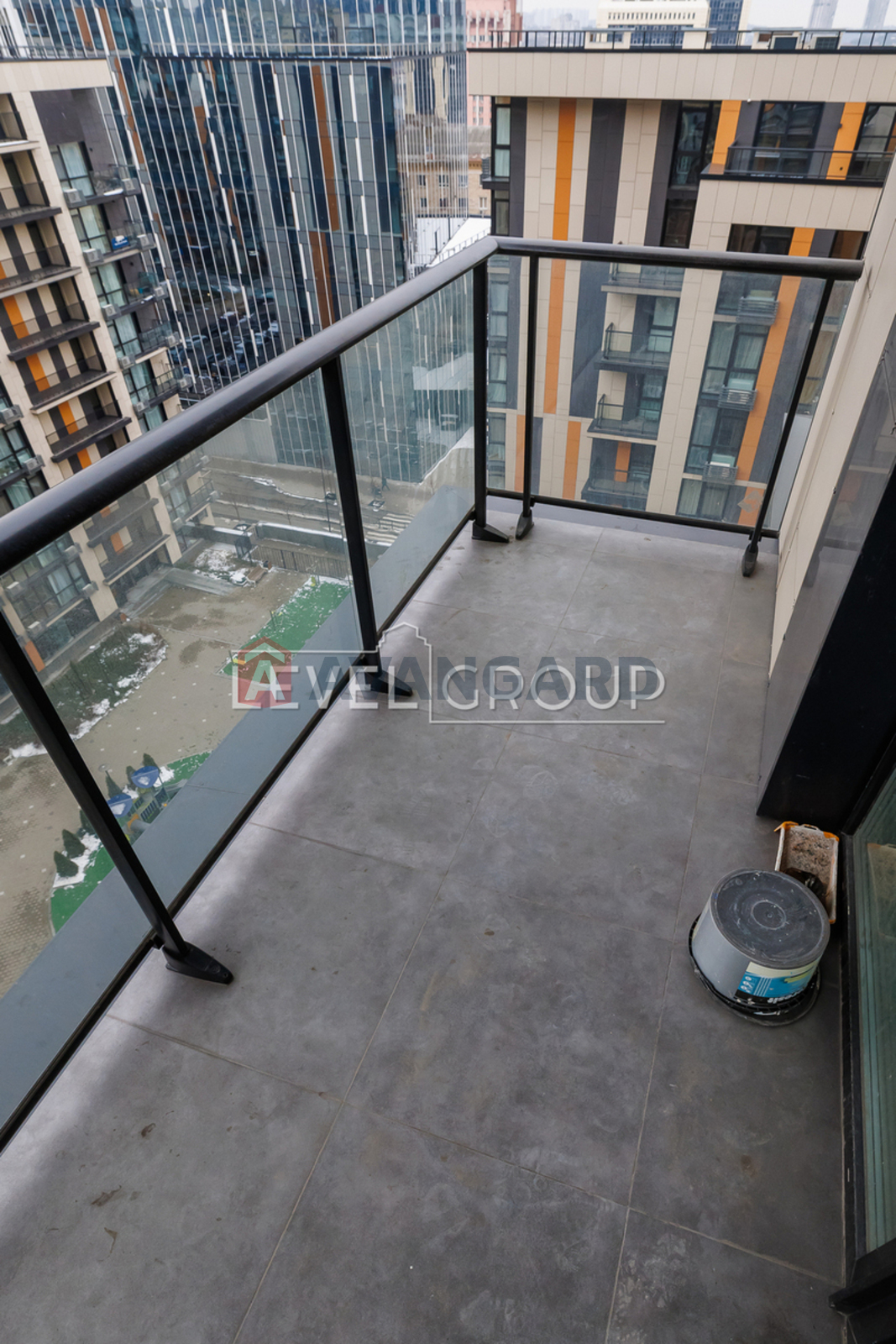 3 ��. ��������, 118/52/40 ��. �., 11/24 ������ ���� 15