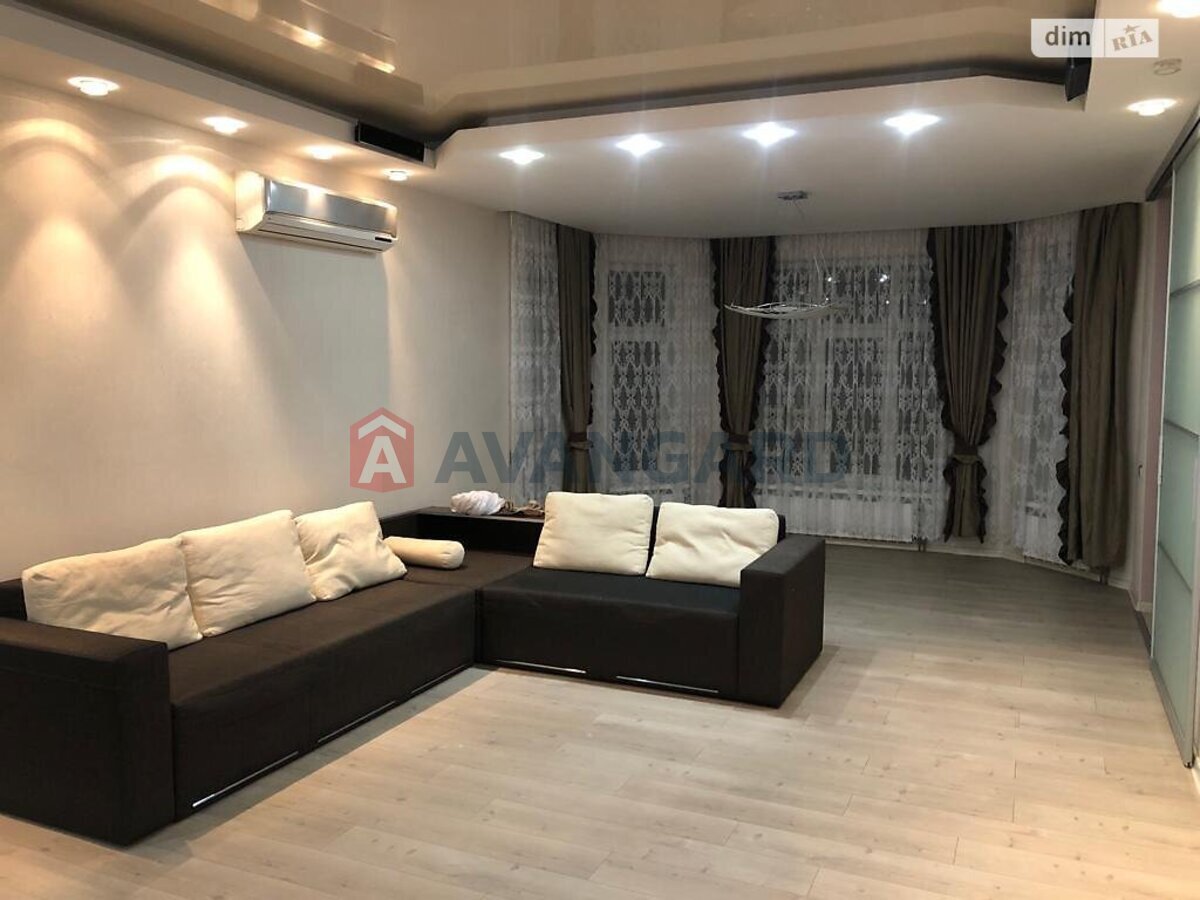 3 ��. ��������, 115/100/12 ��. �., 7/9 ������ ���� 2