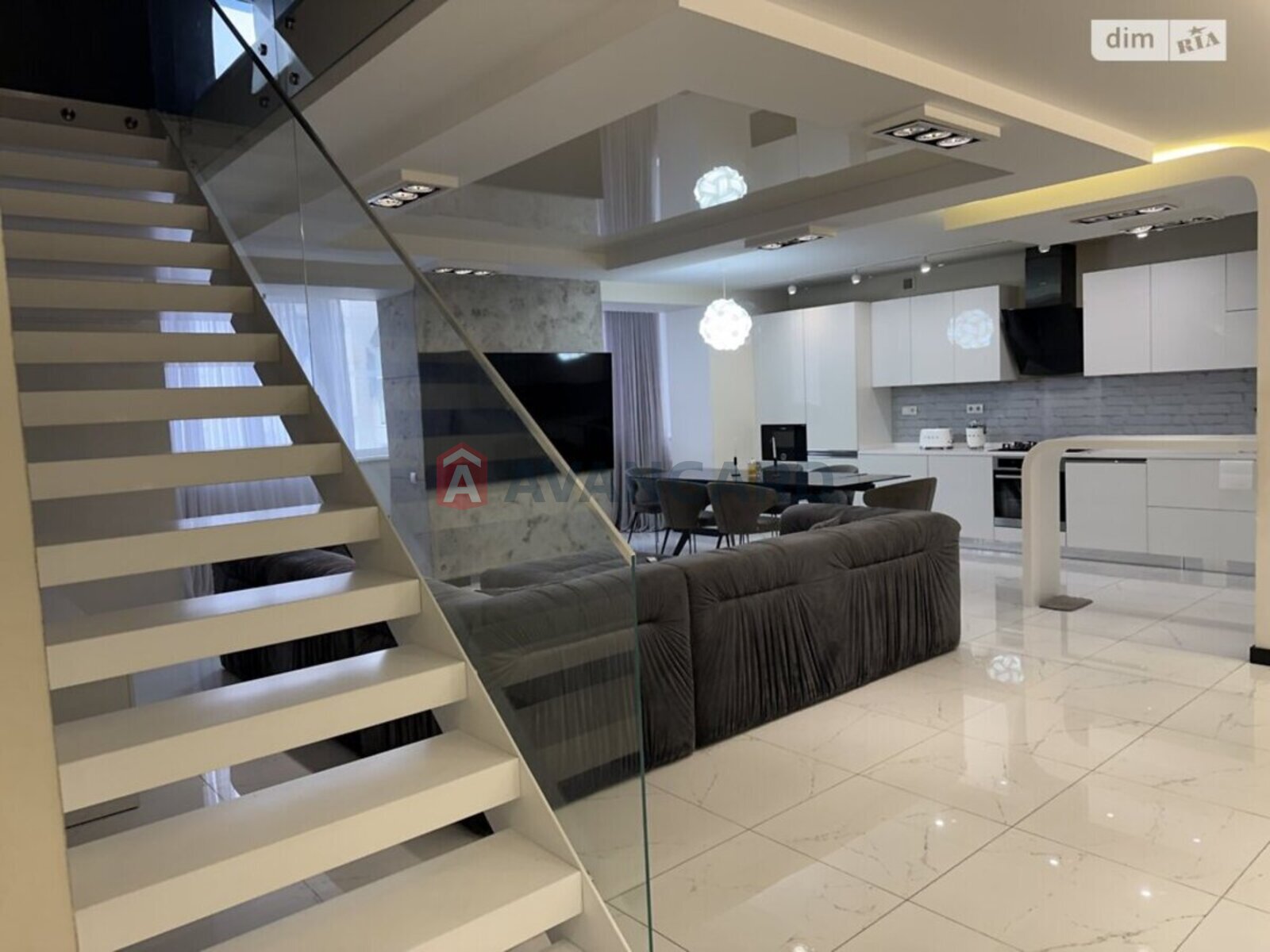 5 ��. ��������, 200/130/40 ��. �., 9/9 ������ ���� 10