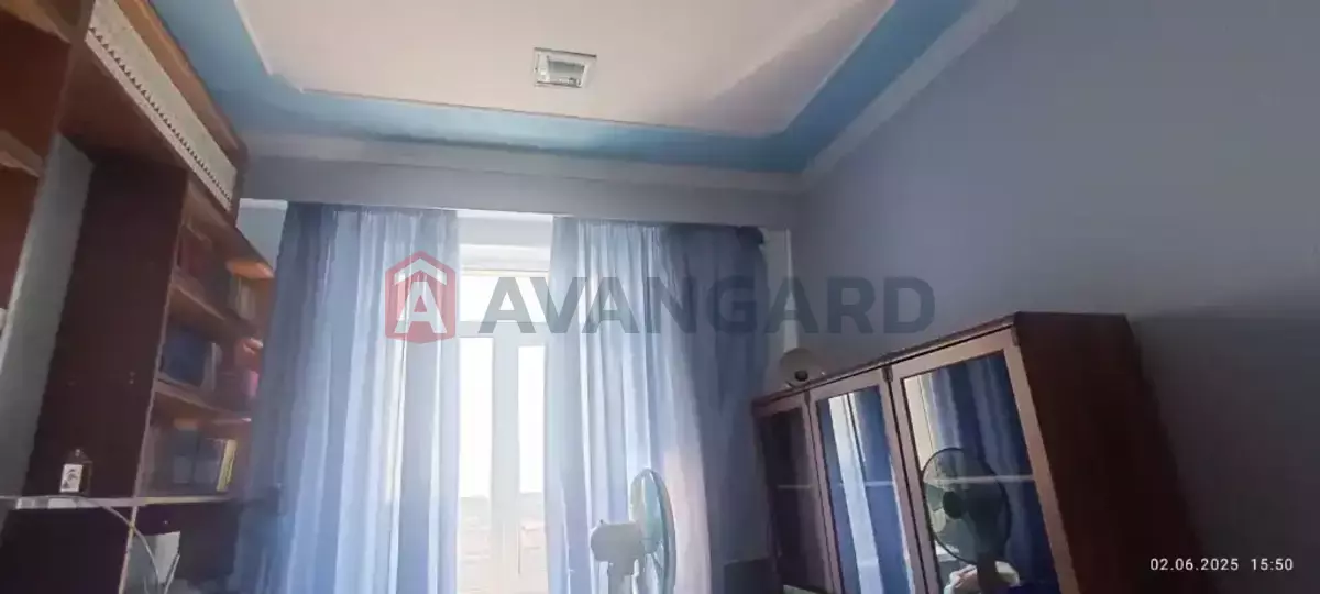 3 ��. ��������, 76/-/10 ��. �., 8/10 ������ ���� 8
