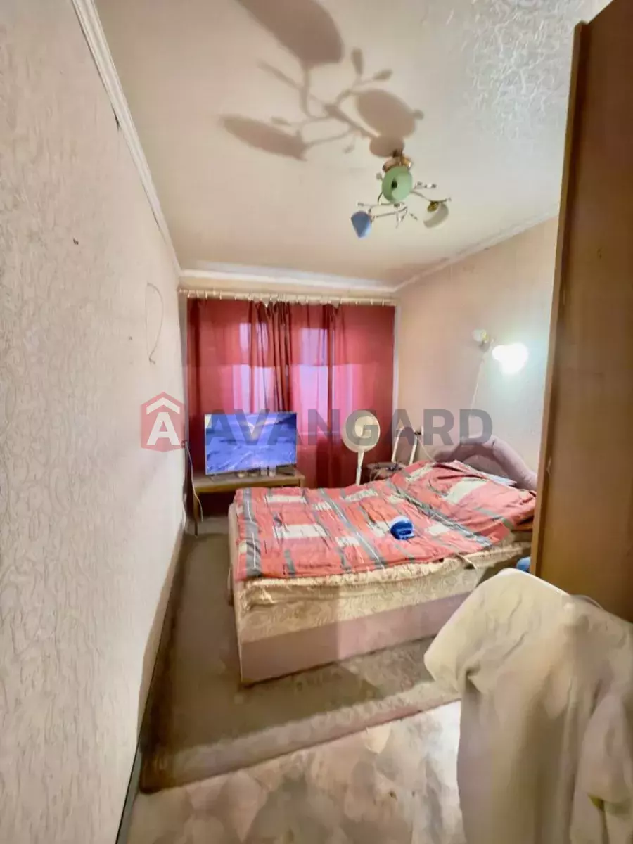 4 ����. ��������, 73/-/8 ��. �., 9/10 ���� ���� 10