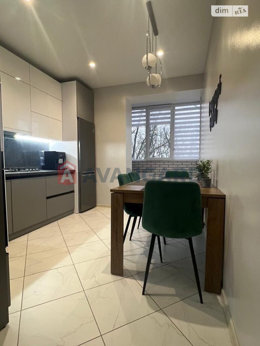 2 ����. ��������, 68/-/- ��. �., 5/5 ���� ���� 3