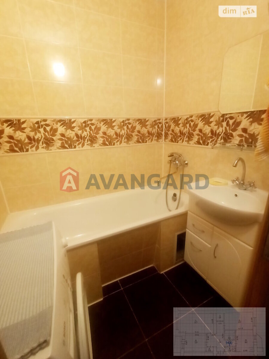 3 ��. ��������, 66/40/8 ��. �., 1/5 ������ ���� 15