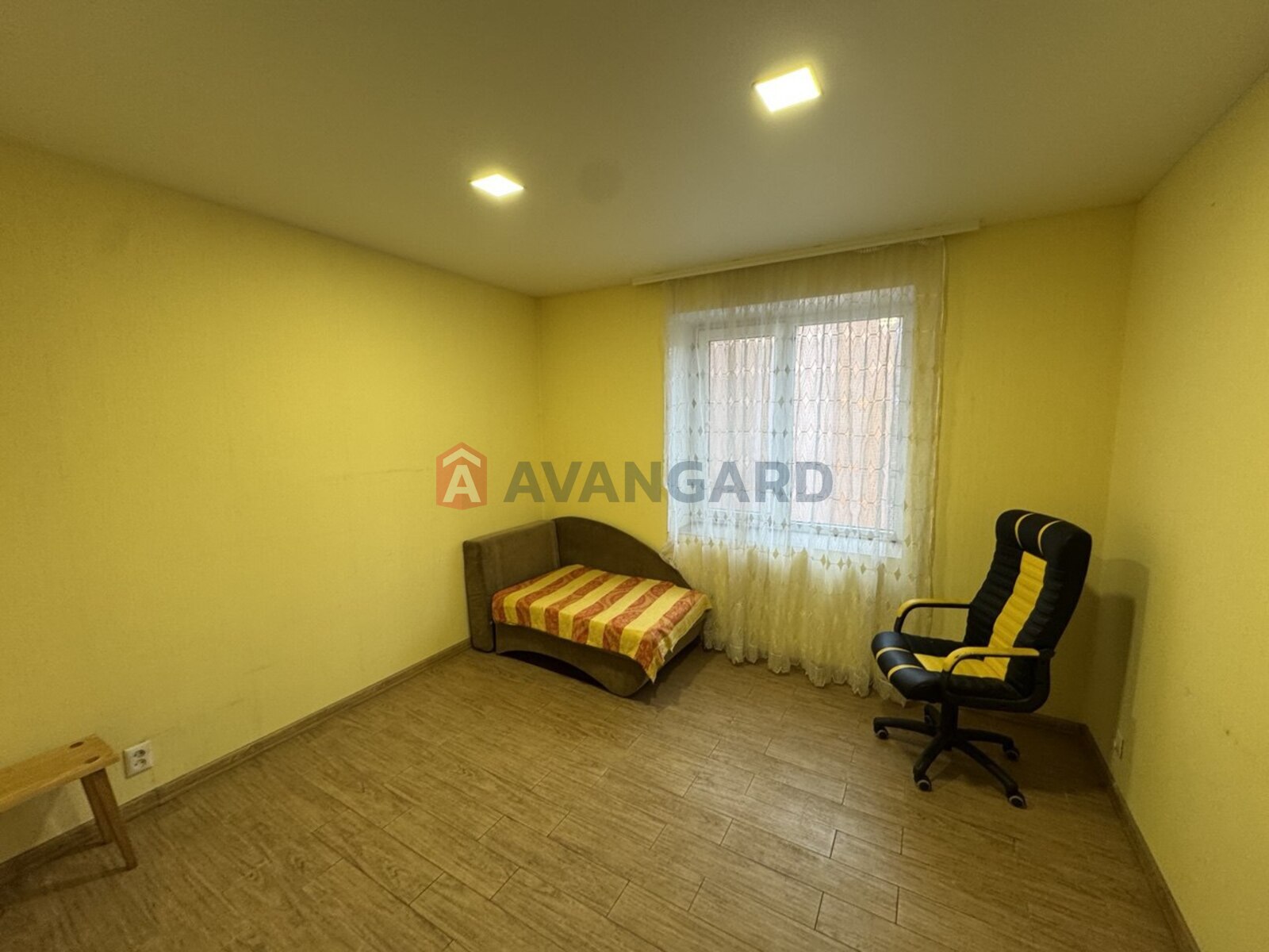 2 ����. ��������, 61/34/11 ��. �., 10/12 ���� ���� 3