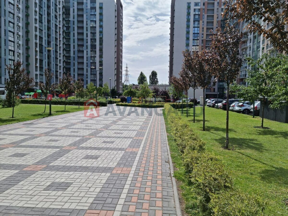 3 ����. ��������, 84 / 47 / 11 ��. �., 16/16 ���� ���� 13