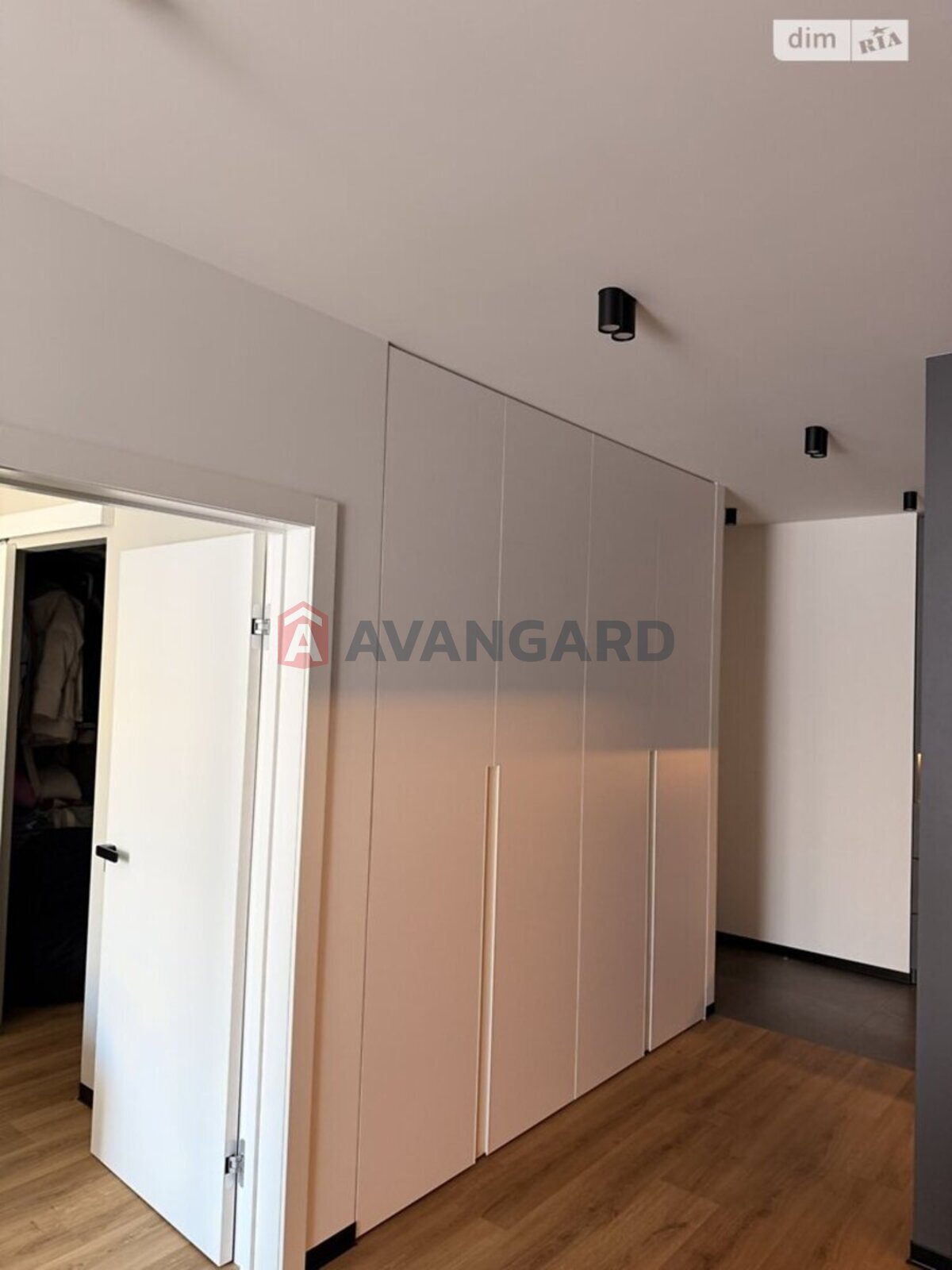 1 ��. ��������, 53/53/6 ��. �., 3/10 ������ ���� 24