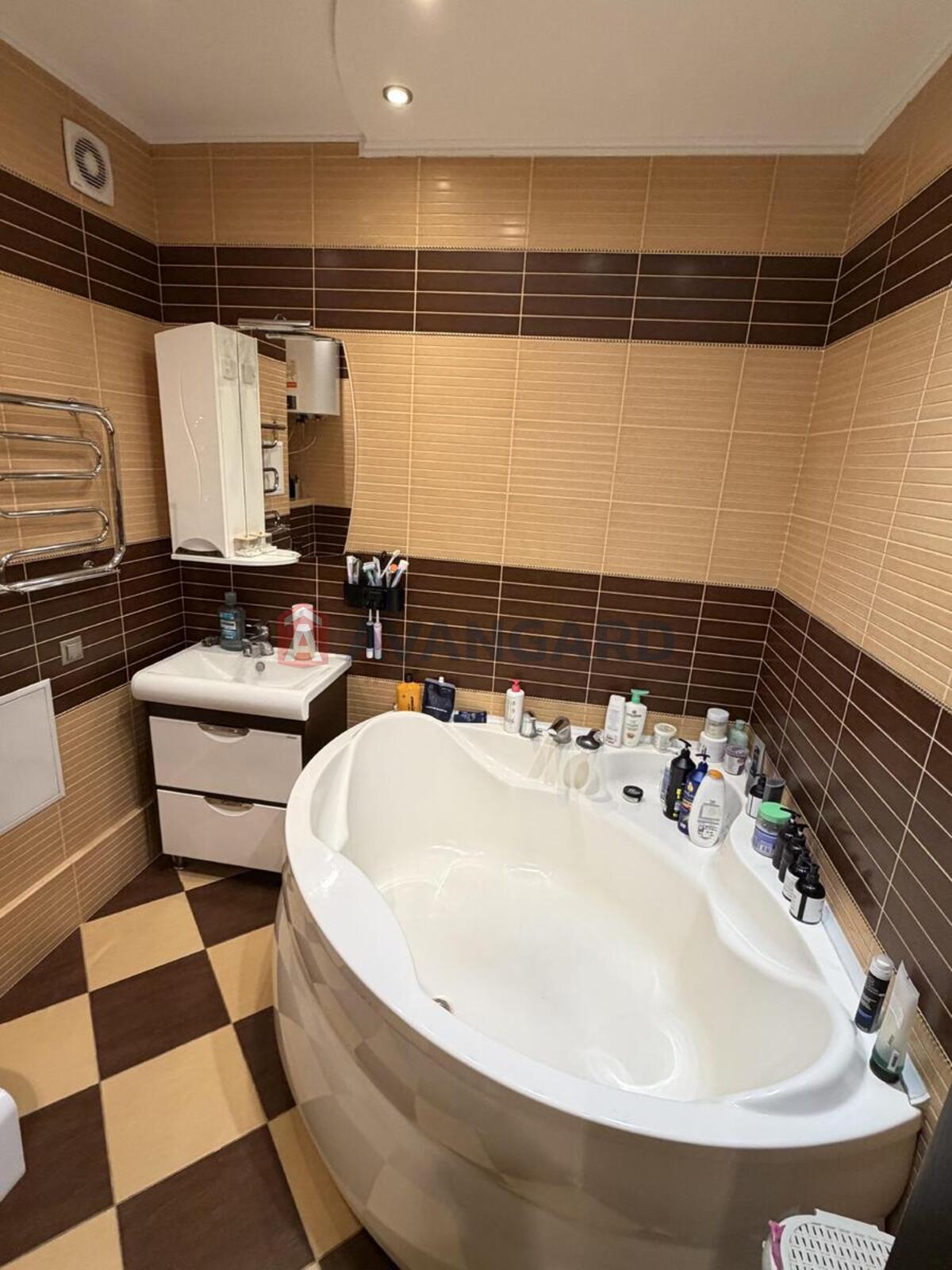 2 ��. ��������, 85/42/17 ��. �., 14/23 ������ ���� 12