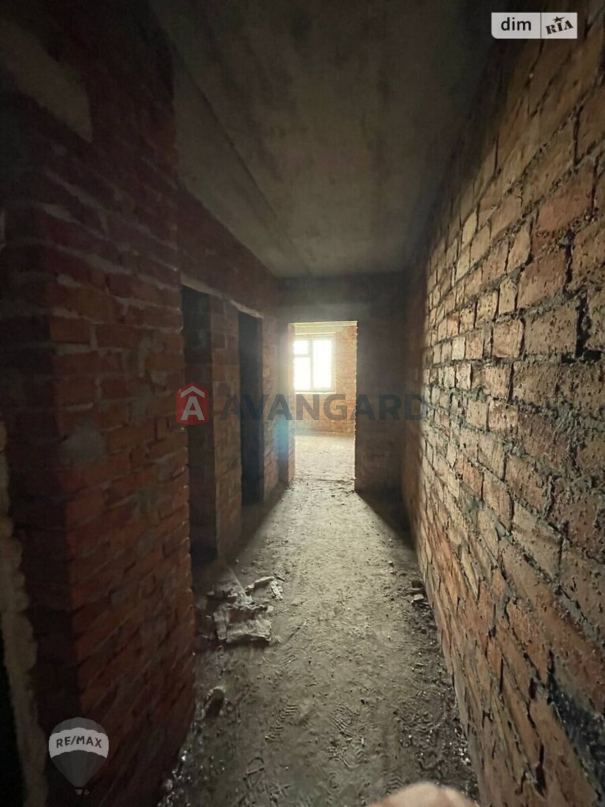 3 ��. ��������, 84/-/- ��. �., 10/10 ������ ���� 5