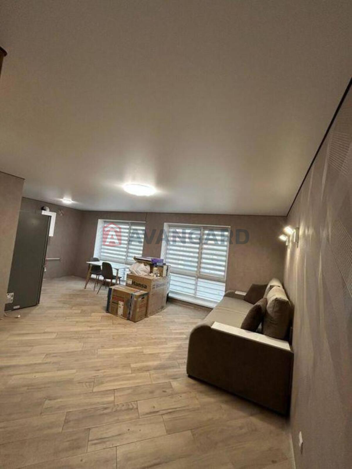 1 ��. ��������, 30/-/12 ��. �., 2/4 ������ ���� 6