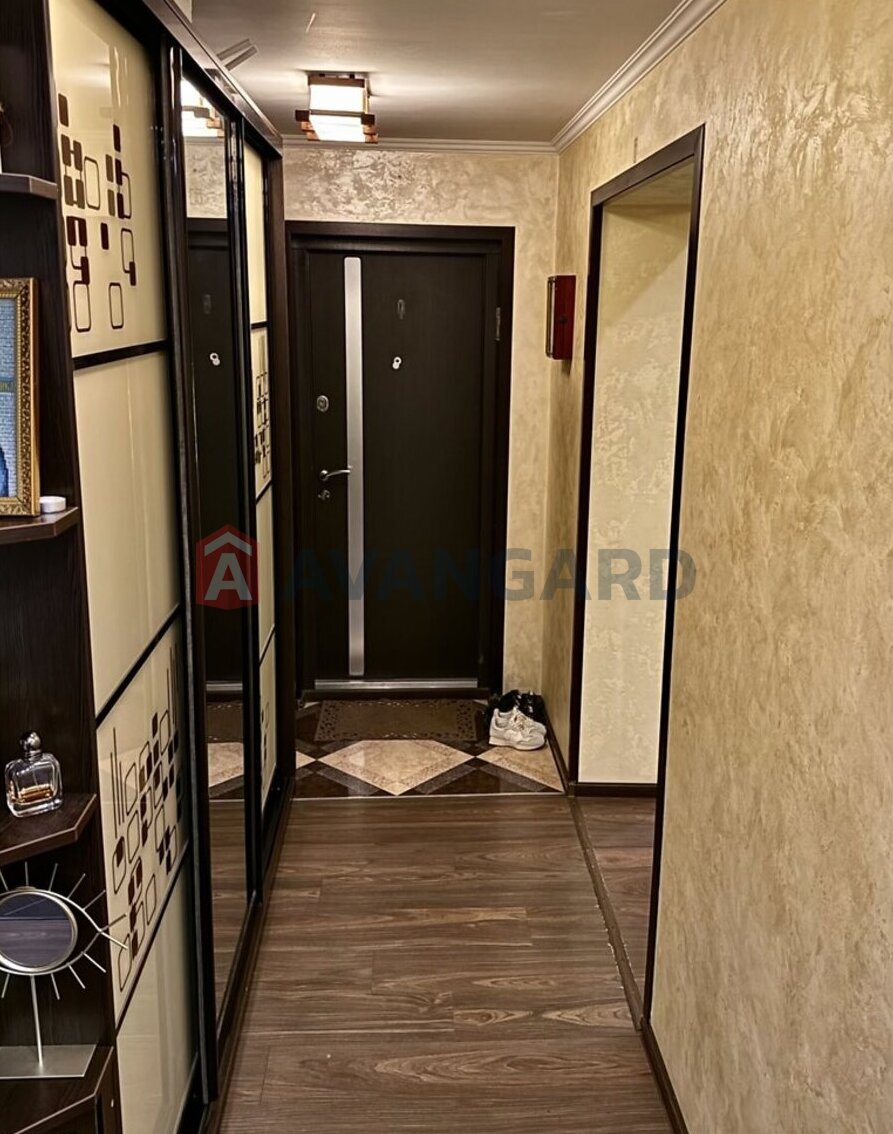 3 ��. ��������, 93/53/35 ��. �., 4/5 ������ ���� 3