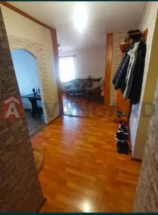 3 ����. ��������, 69/48/8 ��. �., 14/14 ���� ���� 17