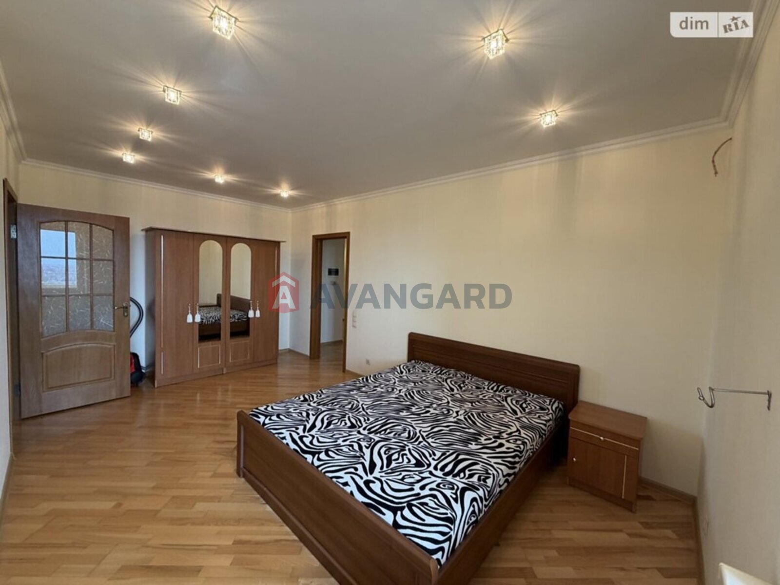 3 ��. ��������, 108/55/10 ��. �., 9/10 ������ ���� 4