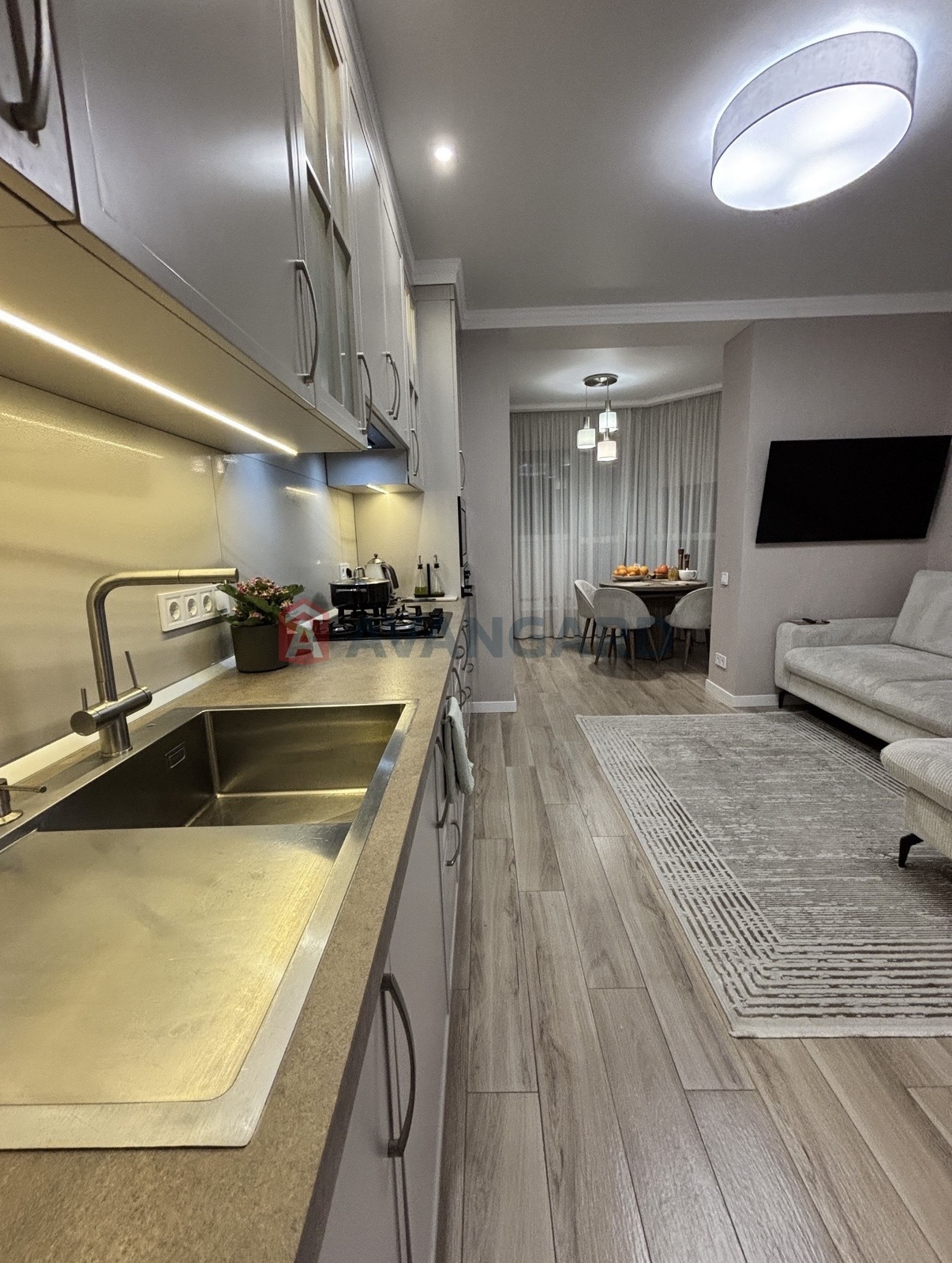 2 ��. ��������, 68/37/26 ��. �., 3/10 ������ ���� 4