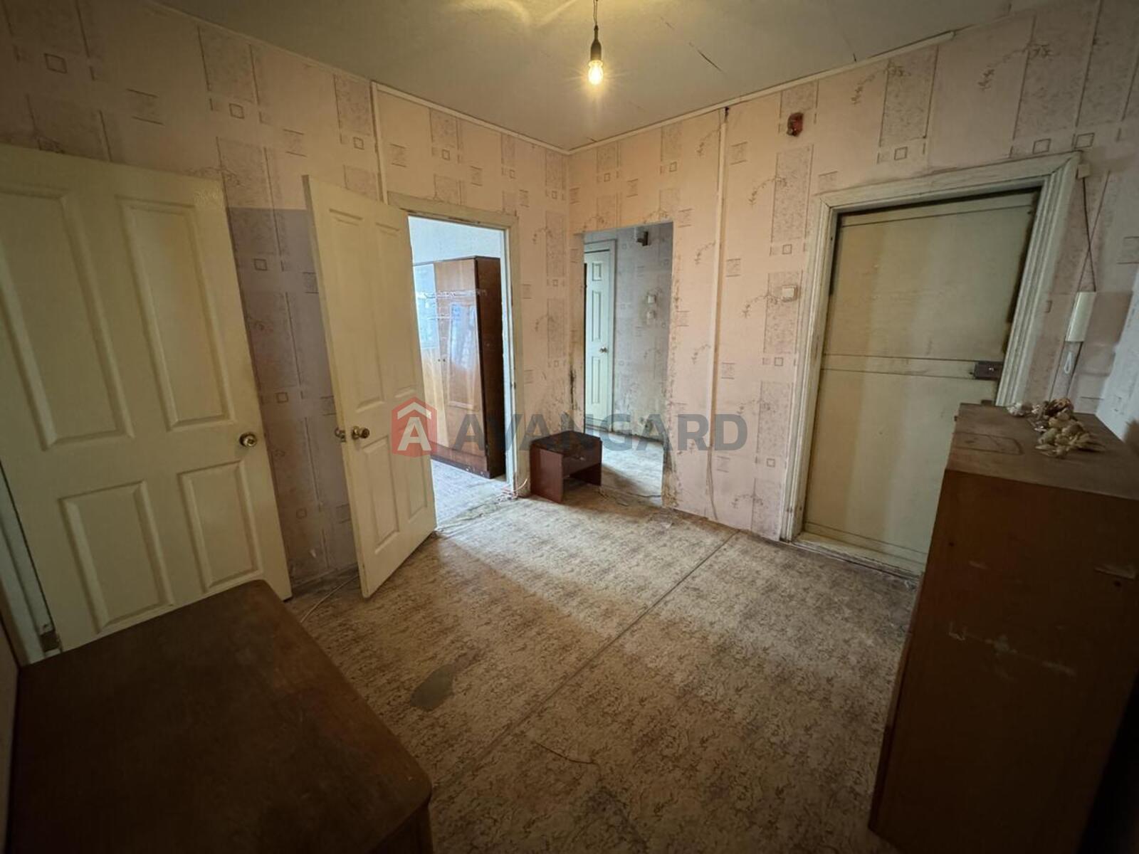 3 ����. ��������, 71/41/8 ��. �., 11/12 ���� ���� 4