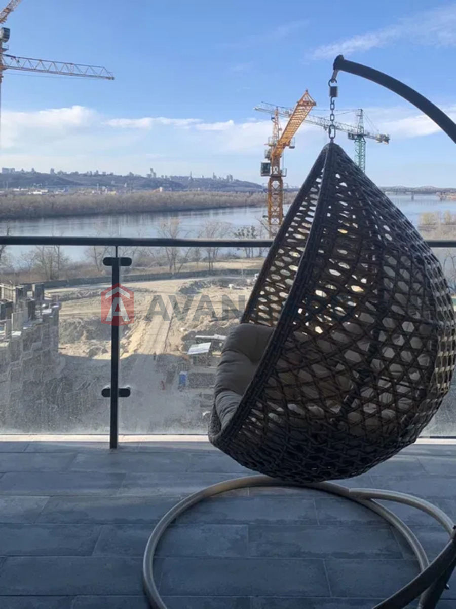 3 ��. ��������, 102/-/25 ��. �., 8/24 ������ ���� 12