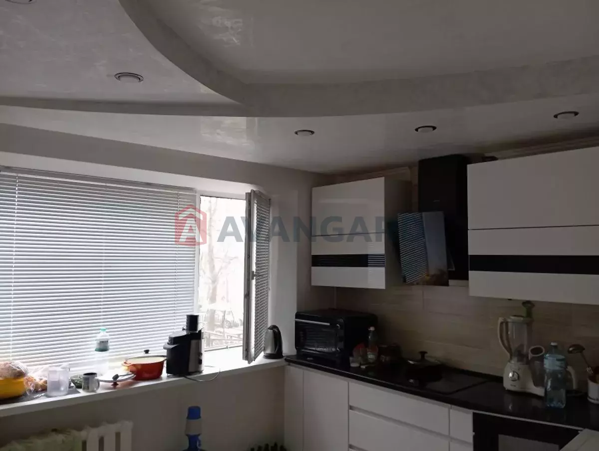 3 ��. ��������, 82/-/10 ��. �., 2/5 ������ ���� 1