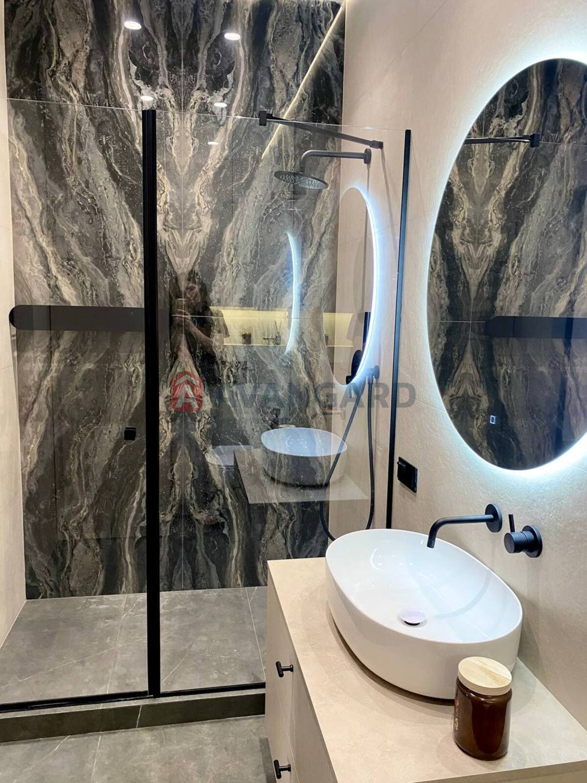 2 ��. ��������, 81/35/15 ��. �., 6/11 ������ ���� 14