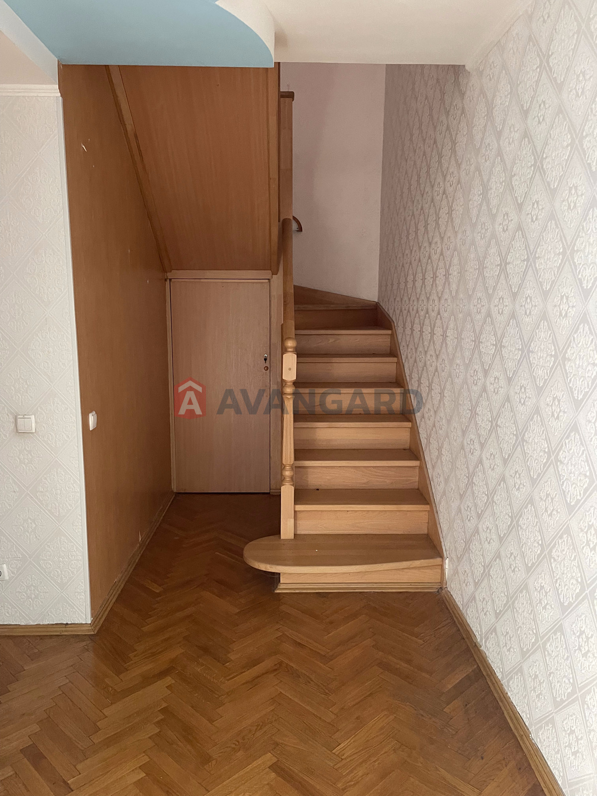 3 ��. ��������, 122/-/23 ��. �., 9/10 ������ ���� 12