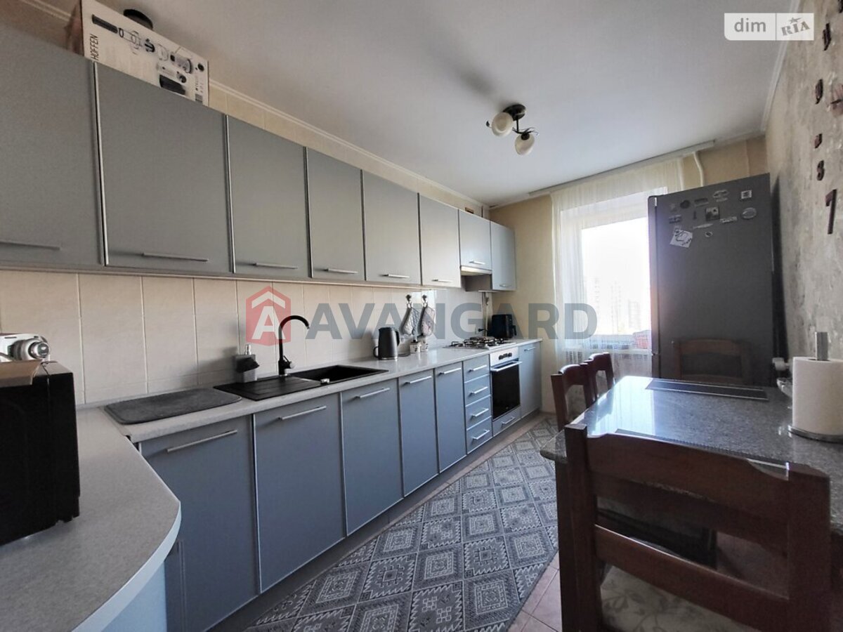 3 ��. ��������, 64/39/10 ��. �., 7/9 ������ ���� 15