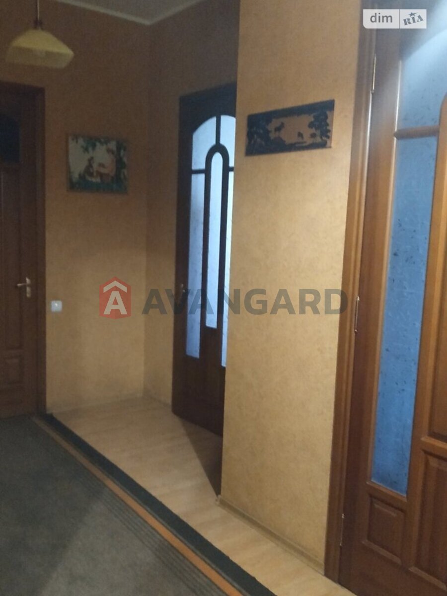 3 ����. ��������, 92.9/60.8/15.1 ��. �., 3/4 ���� ���� 23