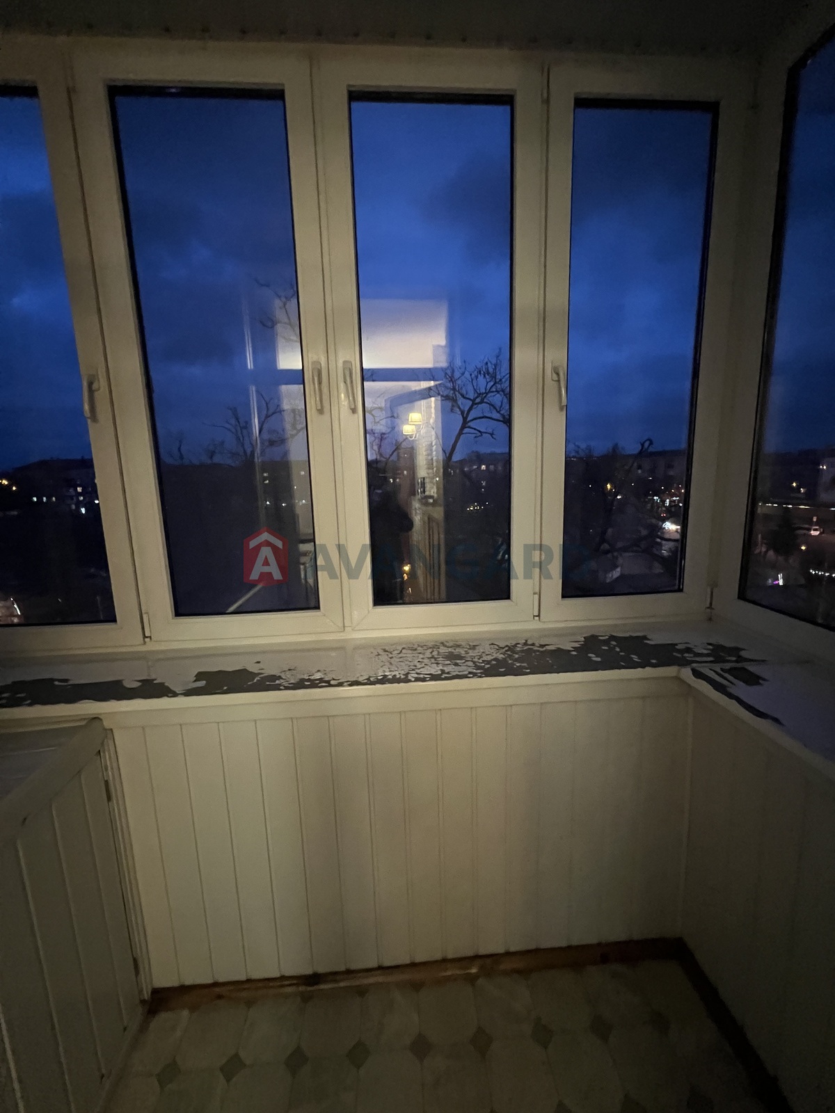 3 ��. ��������, 82/-/9 ��. �., 5/5 ������ ���� 13