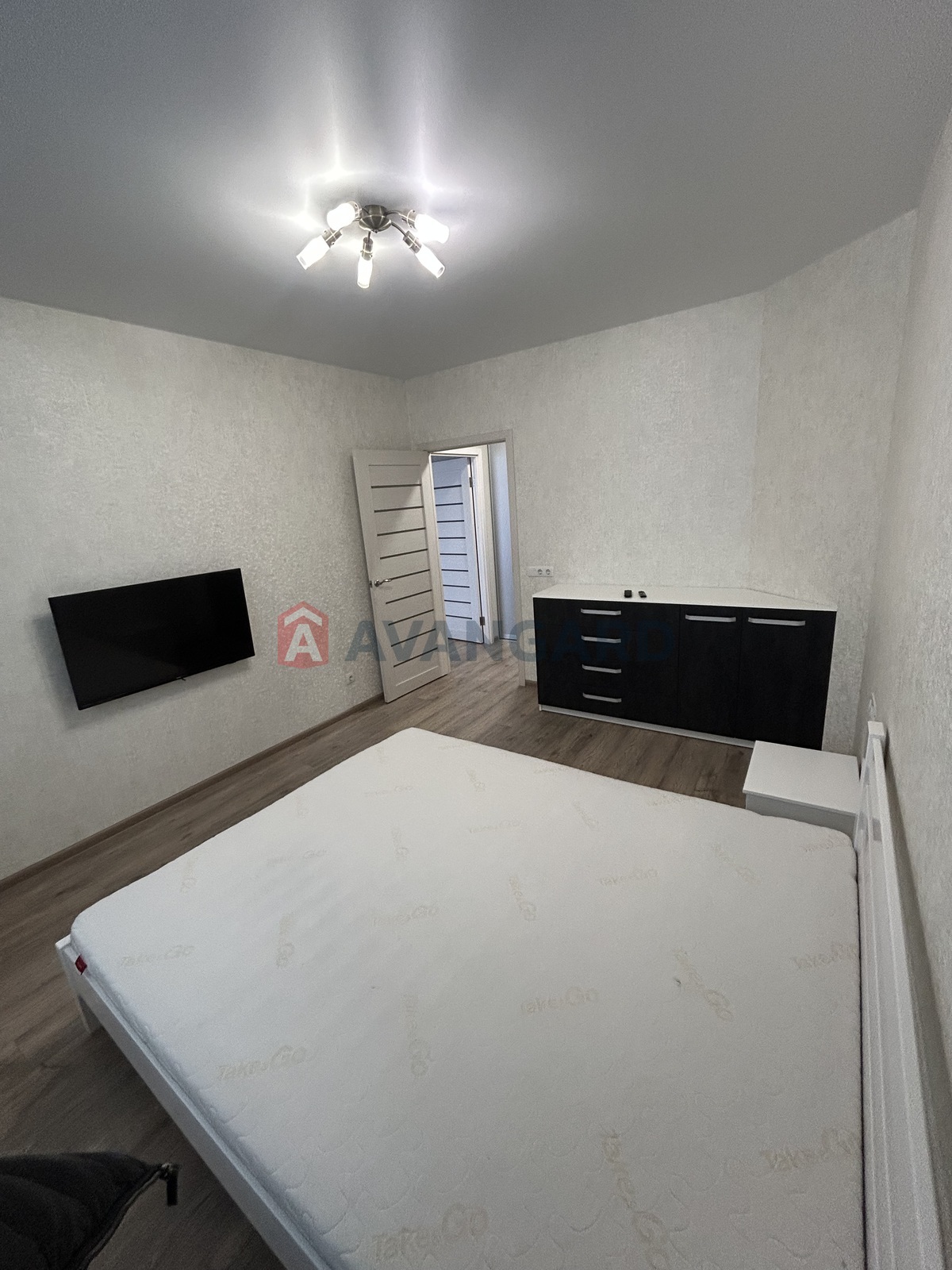 2 ��. ��������, 67,7/33,5/18,9 ��. �., 10/12 ������ ���� 17