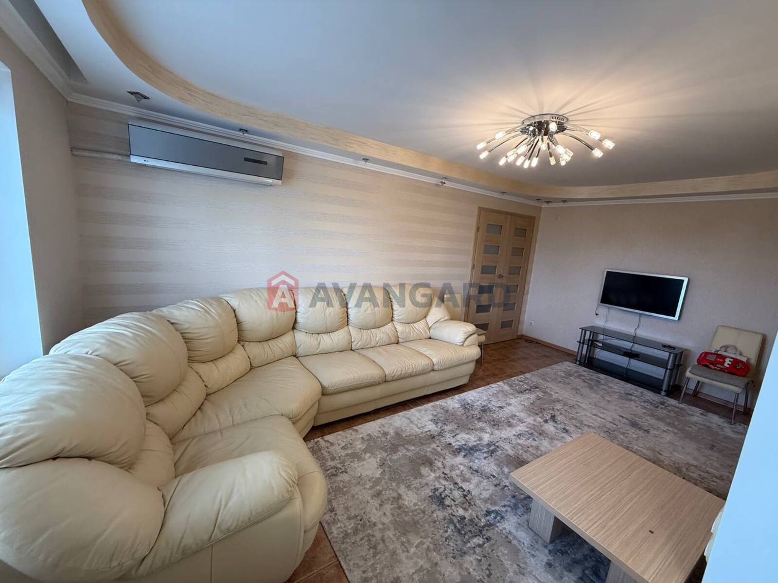 3 ����. ��������, 69/40/9 ��. �., 8/9 ���� ���� 18