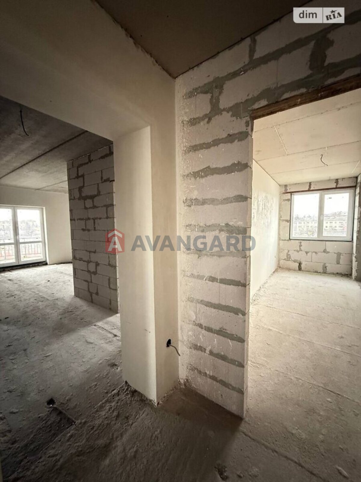 3 ��. ��������, 84/46/11 ��. �., 4/9 ������ ���� 10