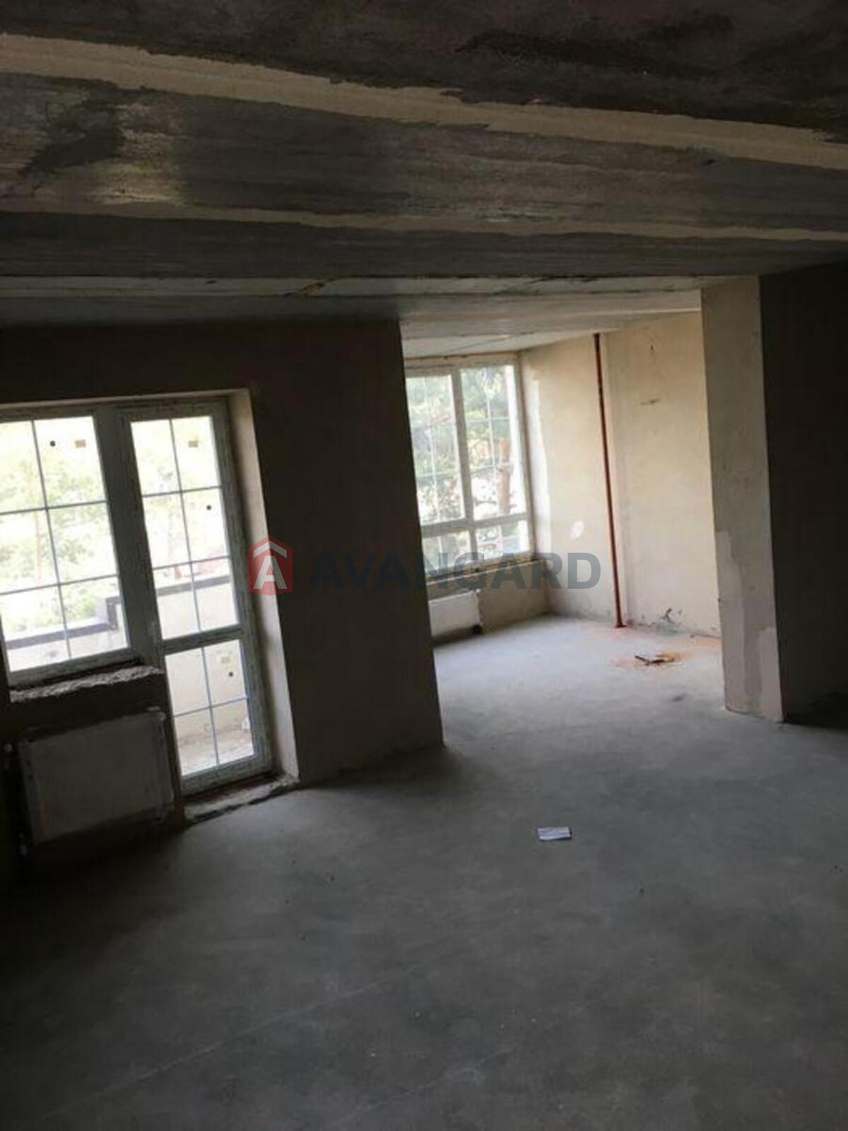 3 ��. ��������, 130/-/42 ��. �., 4/5 ������ ���� 6