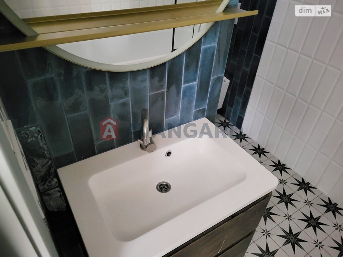 3 ����. ��������, 82/43/12 ��. �., 7/7 ���� ���� 23