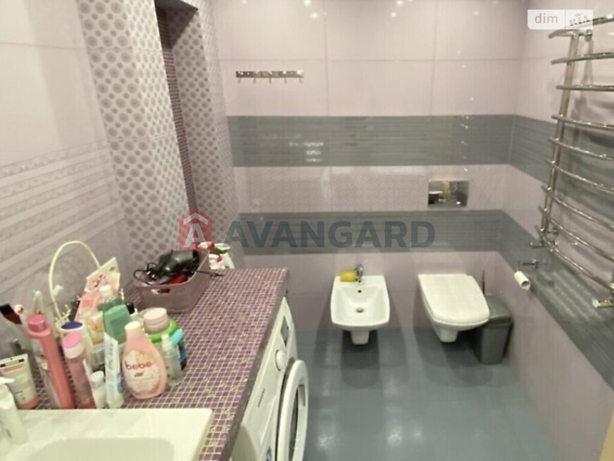 3 ��. ��������, 95/52/10 ��. �., 4/5 ������ ���� 8