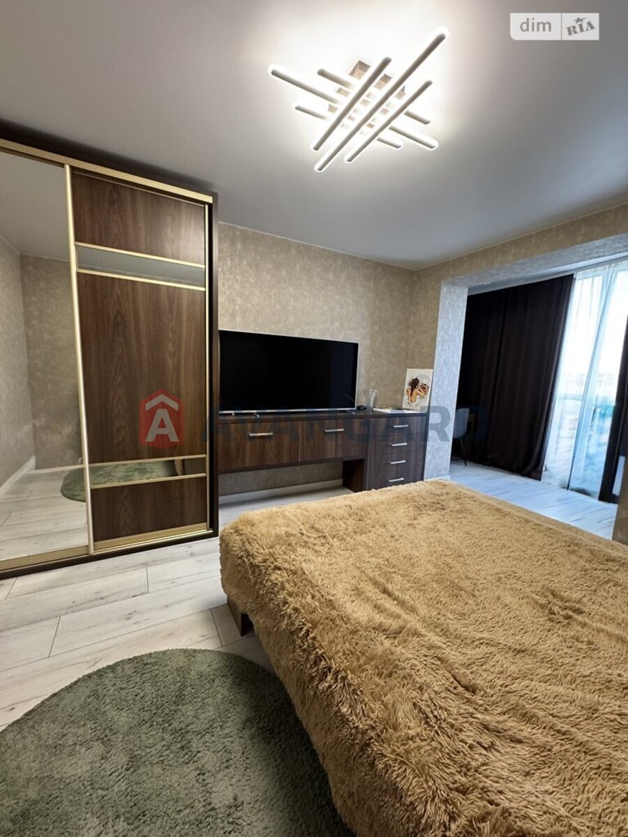 2 ��. ��������, 81/-/- ��. �., 8/12 ������ ���� 3