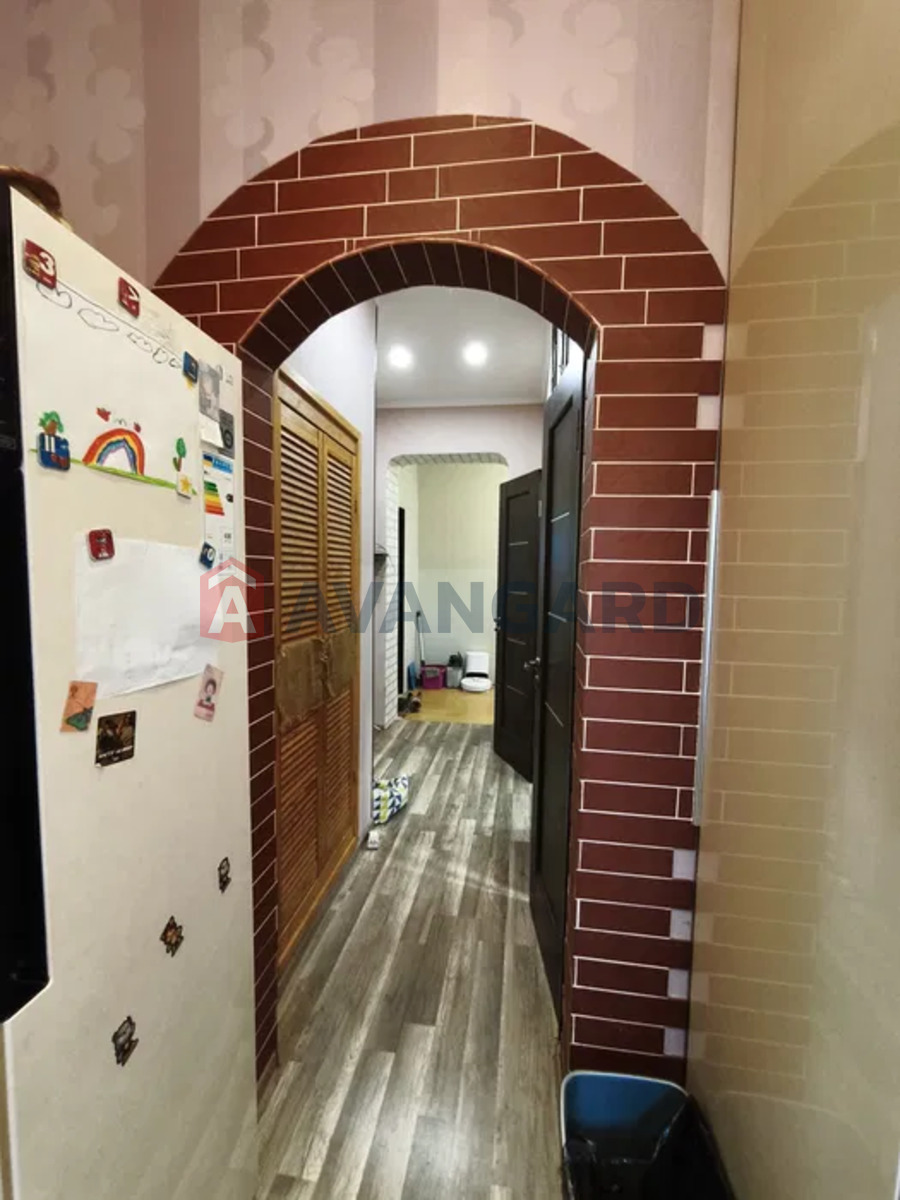 4 ��. ��������, 95/-/9 ��. �., 3/5 ������ ���� 21