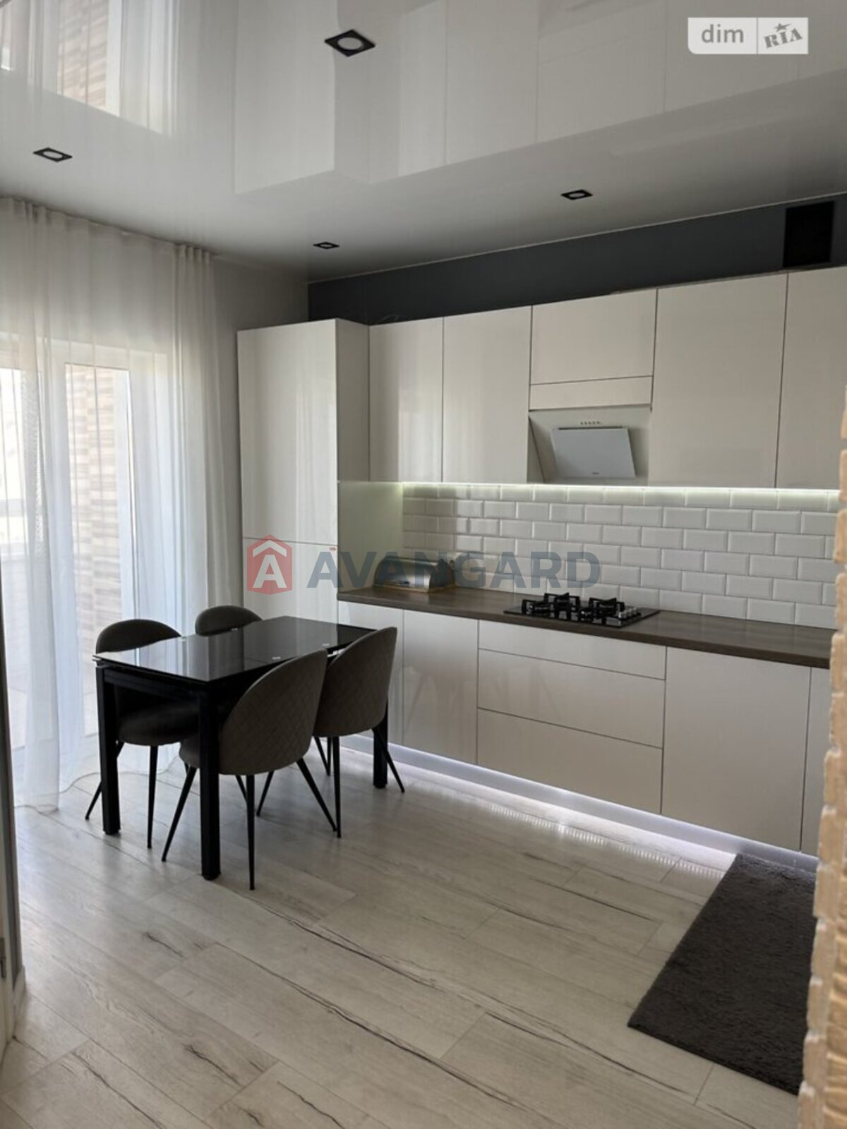 2 ��. ��������, 65/33/11 ��. �., 8/10 ������ ���� 8