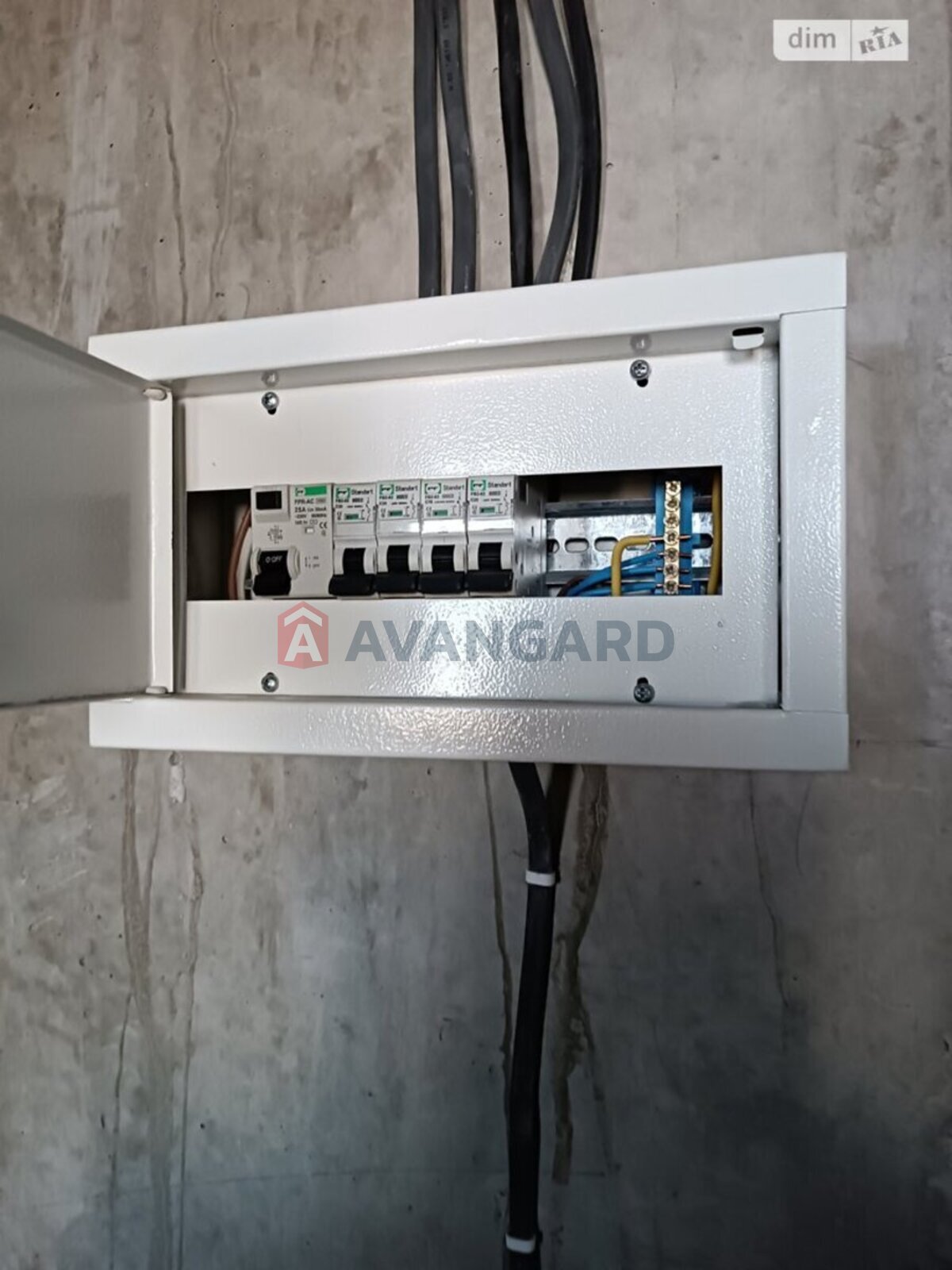 2 ��. ��������, 61/40/8 ��. �., 10/16 ������ ���� 8