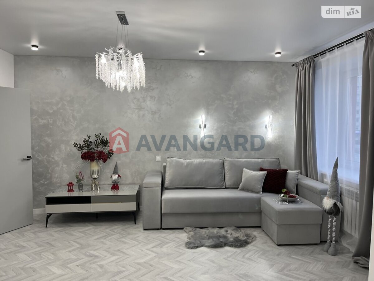 3 ��. ��������, 80,8/49,5/28.8 ��. �., 2/8 ������ ���� 2