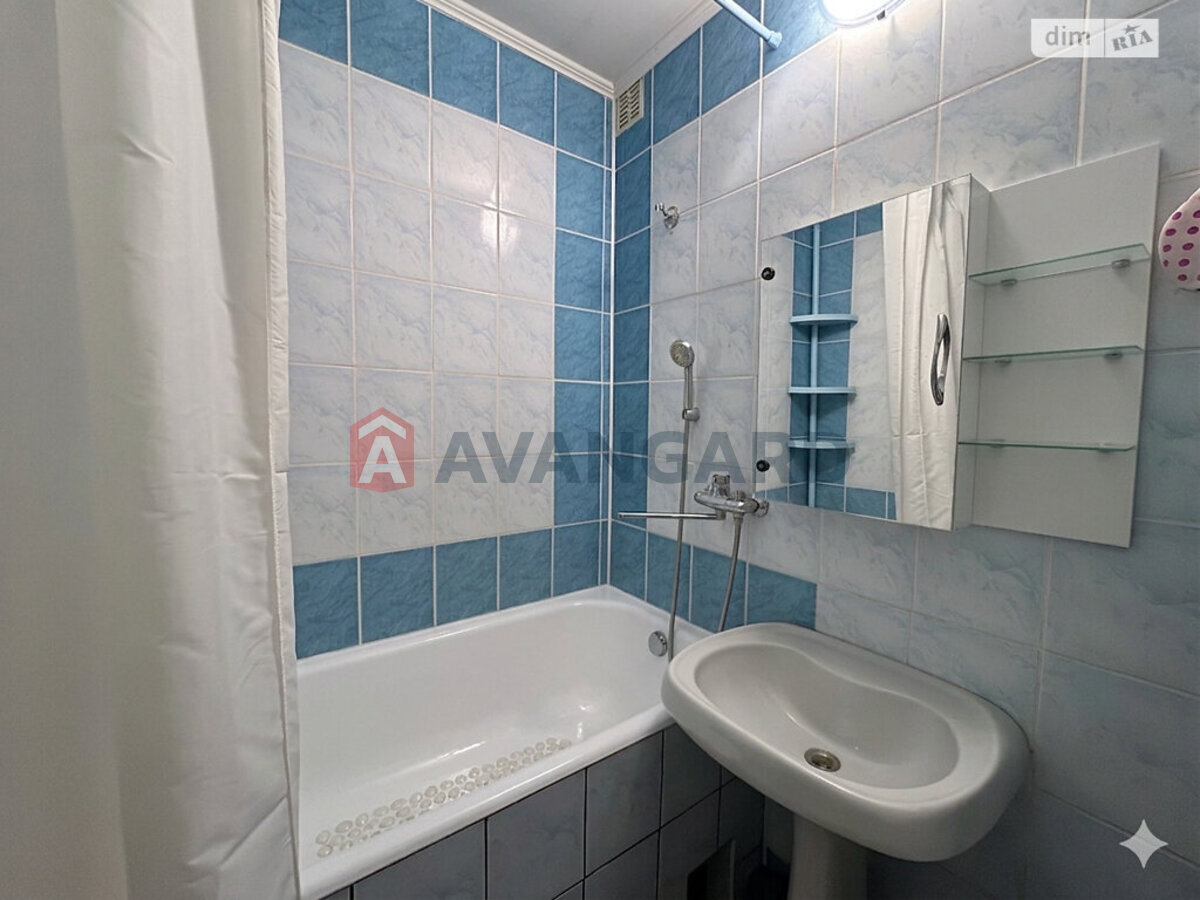 3 ����. ��������, 74/45/11 ��. �., 2/9 ���� ���� 10