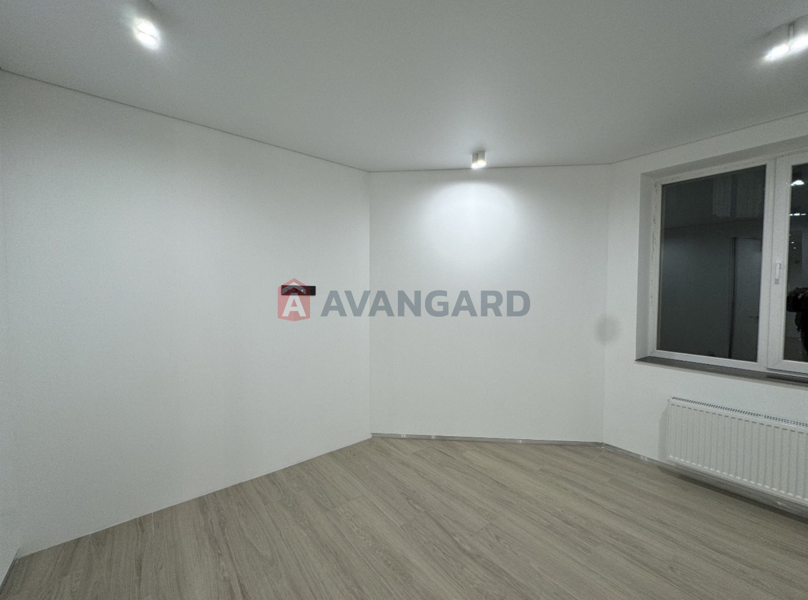 3 ��. ��������, 76/40/32 ��. �., 6/10 ������ ���� 9