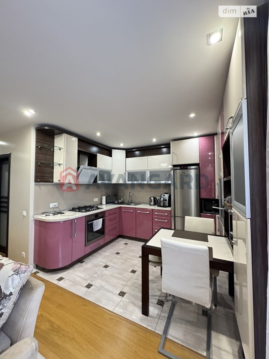 3 ��. ��������, 83/46/16 ��. �., 3/9 ������ ���� 4