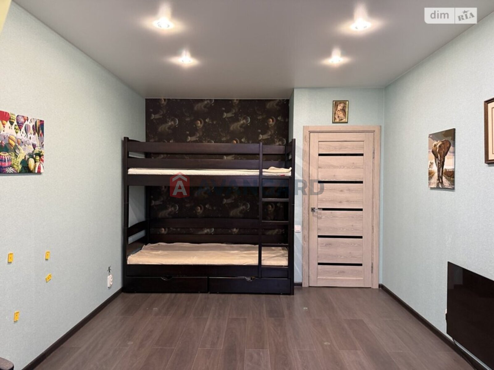 1 ��. ��������, 49/20/8 ��. �., 13/13 ������ ���� 13